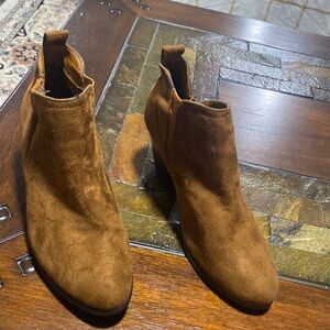 Pierre Dumas brown size 7 ankle boots.